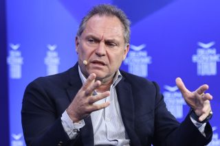 Πώς η Μέση Ανατολή επηρεάζει αεροπορικά ταξίδια και... αγορές στο σούπερ μάρκετ